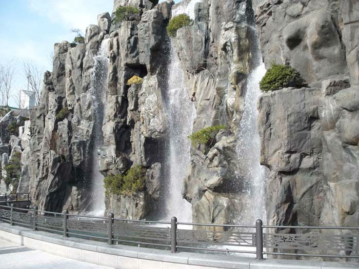 시원한 폭포수 전경 사진