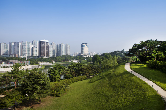 제5경. 몽촌토성 산책로